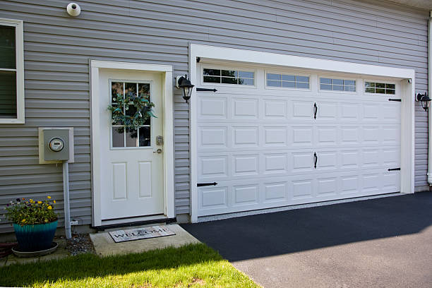 24/7 Emergency Garage Door Panel Replacement experts in Auburn Lake Trails, CA